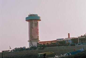 هتل Loued Surf Lodge