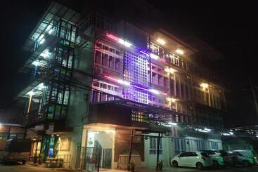 호텔 โรงแรมพรถวิล ศรีสะเกษ Sisaket Pontawin Budget Inn