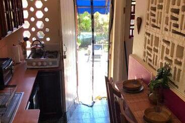 پانسیون Bnb Somom Mobay Lodging