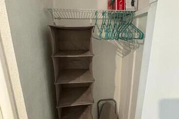 بنسيون Nice 2 Twin Bedroom   Best Central Location In Miami   Luggage Storage, Parking And Laundry For Free