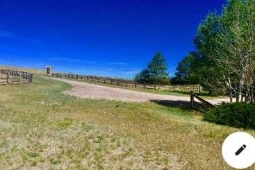 Trail Boss King Ensuite Prairie Rose B&b   1200 Sq Ft Suite