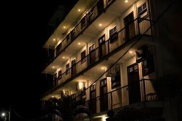 Travellers Hotel Hikkaduwa