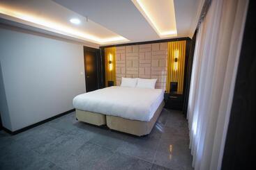 민박 Ky Continental Apartments