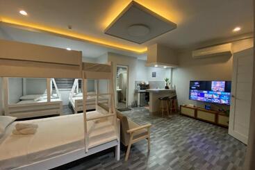 צימר Skye Lounge Inn