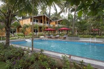 בית מלון כפרי Aralea Beach Resort By Stone Wood, Morjim