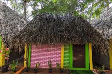 Отель Banana Beach House