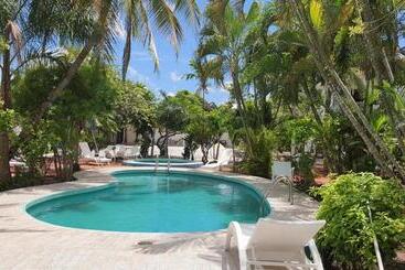 هتل کپسول Hermanos Aguilar