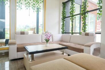 Szálloda Reddoorz Syariah Near Gerbang Dieng 2