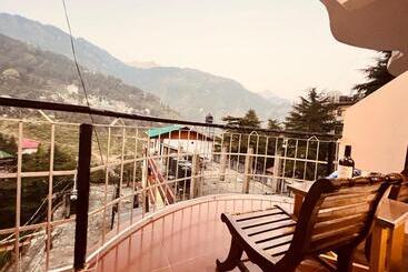 هتل The Nest With Open Rooftop Cafe Mecleodganj