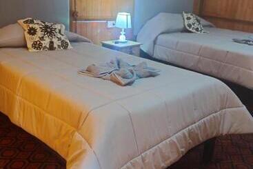 בית מלון כפרי The Wooden House