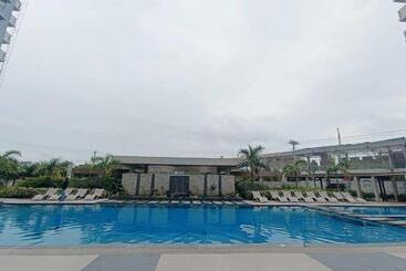 هتل آپارتمان Mesavirre Garden Residences