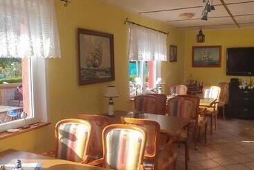 펜션 Doppelzimmer Mit Gemeinschaftsbad Fuer 2 Personen Auf Ruegen H3zi1