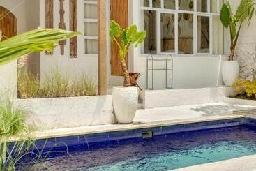 פנסיון Nirvana Villa