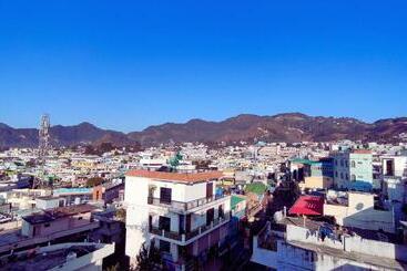 7 Seas By Shrigo Hotels