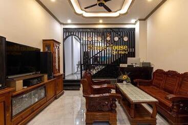 تختخواب و صبحانه Simon House Hoi An