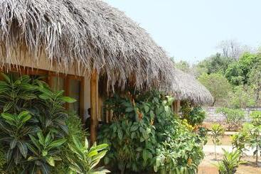 تختخواب و صبحانه Sunset Bungalow