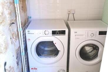 2 Large Ensuite Bedrooms In Boutique Style Farmhouse B&b With Pool