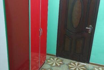 בית מלון כפרי Moynaq Grand Hostel