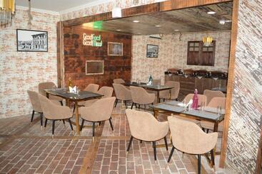 בית מלון כפרי Green Rooms, Vintage Luxury Near Dal Lake