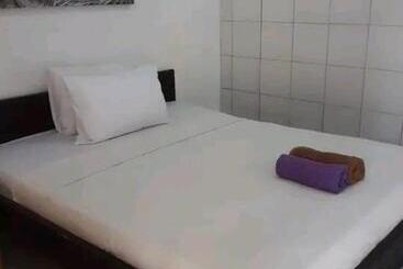 펜션 Creative Trawangan Stay