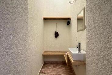 تختخواب و صبحانه Xoco