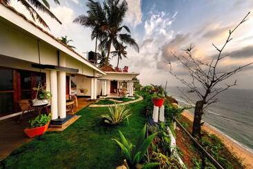 Driftwood Beach Resort