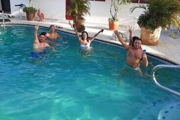 هتل آپارتمان First Day Hotel On Aruba!
