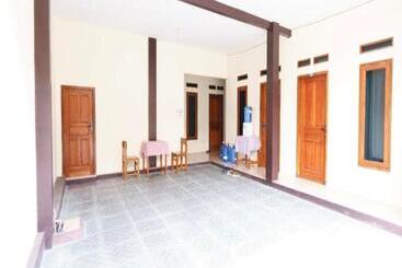 Отель Oyo 93249 Wisma Jasmine Syariah