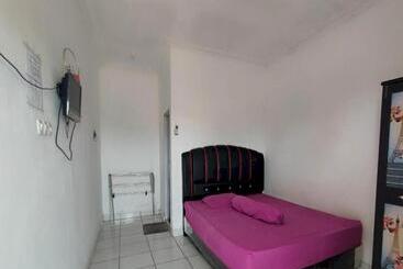 בית מלון כפרי Oyo 93252 Garuda Bandara Guesthouse