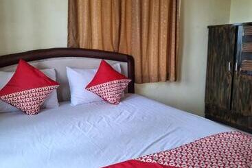 فندق Oyo 93280 Villa Efita