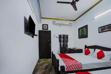 בית מלון כפרי Oyo Flagship The Urban Stay