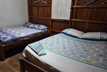 هاستل Hostal Herping Bahia Solano Tour