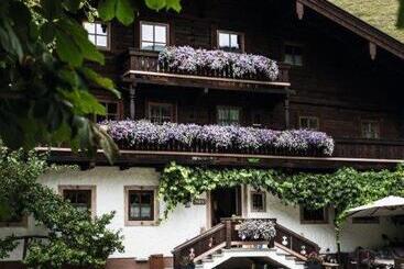 Hochwart Hof Bed & Breakfast