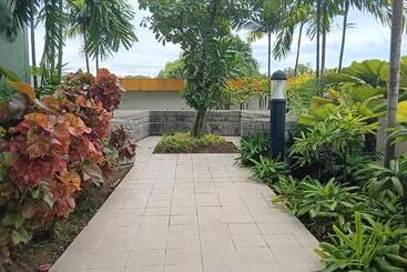 Апарт-отель Centrio Avida Condominium