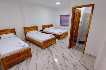 호텔 Hostal Amelia De La Rosa