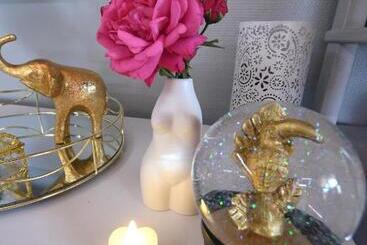 Отель Le Love Chalet Des Alpes