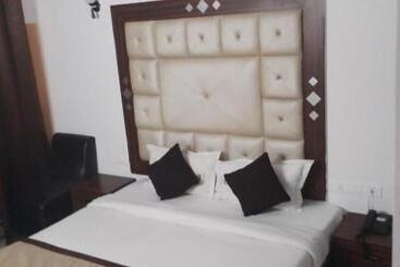 Отель New Citi Inn 22