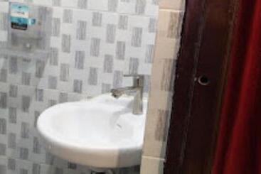 Hotel R Banquets Ac Rooms, Vikarabad