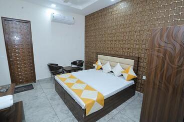 בית מלון כפרי Raghav Inn