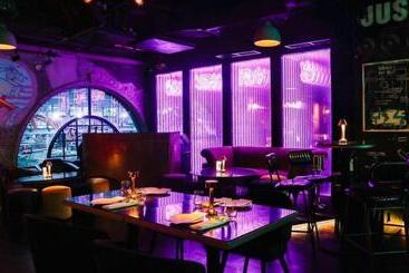 هتل آپارتمان La Palazzo   Across Uptown Mall & Grand Hyatt Bgc