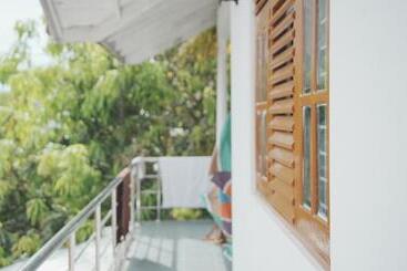 פנסיון Dreamy Surf House