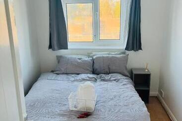 פנסיון Elegant Downtown Escape