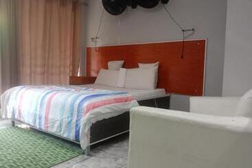 펜션 Silent Night Guest House Sunnyside Pretoria