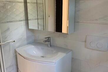 بنسيون Rooms In The Villa Near The Airport, Share Bathroom And Share Kitchen