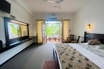 River Park Hotel   Hikkaduwa