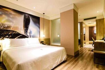 Atour Hotel Xiamen Haicang Gulangyu Pier Seaview