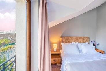 فندق Dzvel Ubanshi