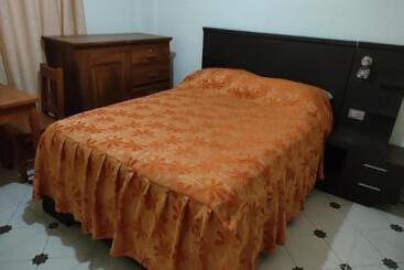 هتل Hostal Puesta De Sol