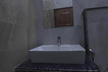 בית מלון כפרי My Stay Sirvi Inn