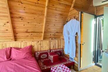 בית מלון כפרי Nirvana Bungalov